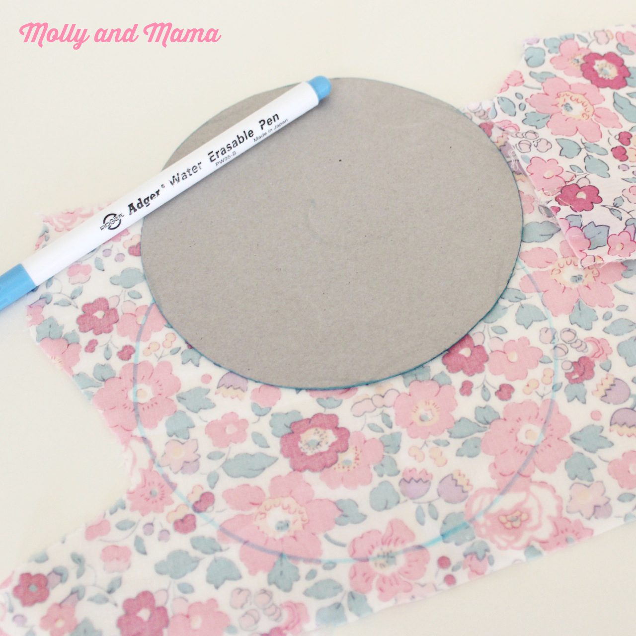 Make a fabric YoYo with Molly and Mama